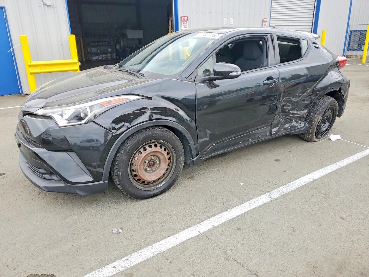 Salvage Toyota C-hr Le Image