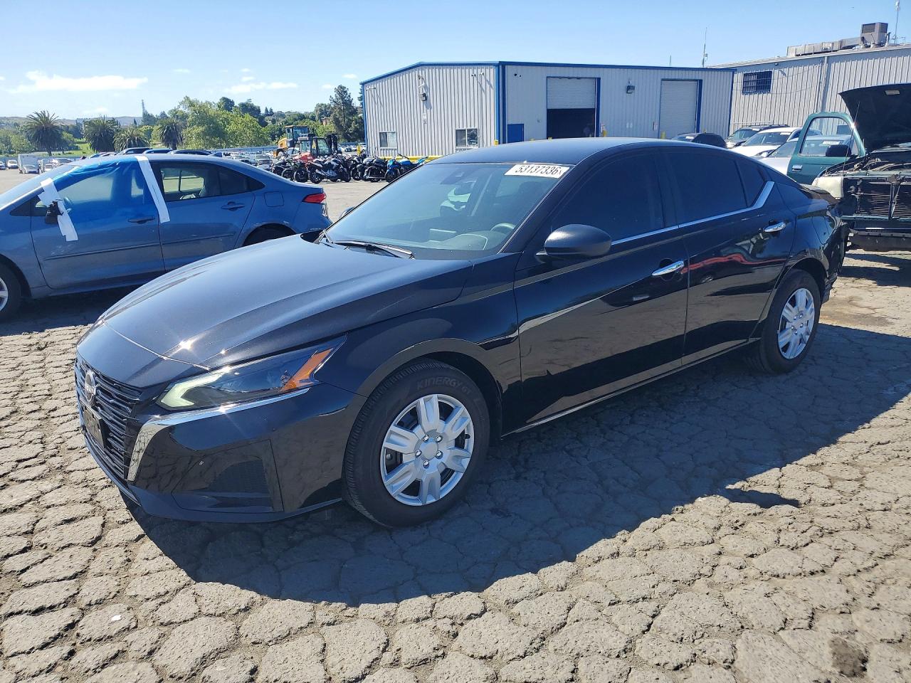 Salvage Nissan Altima Image