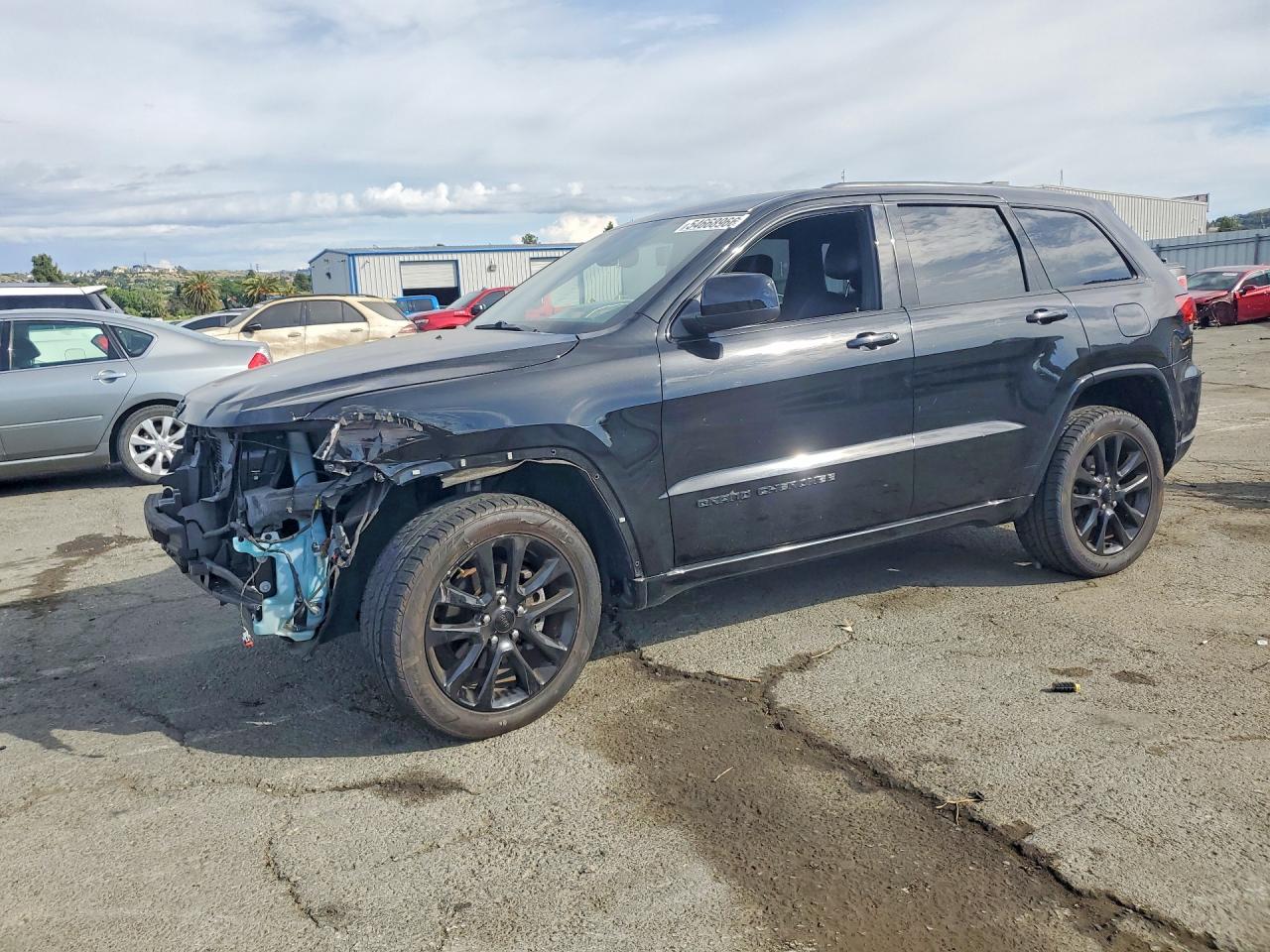 Salvage Jeep Cherokee Image