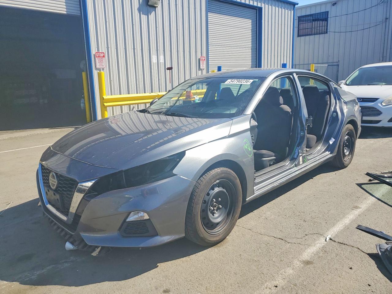 Salvage Nissan Altima Image