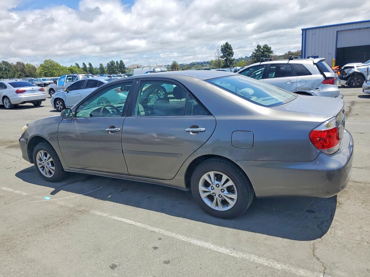 Toyota Camry Le V6