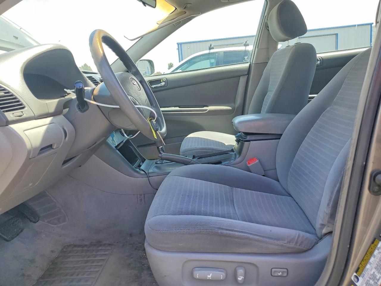 Toyota Camry Le V6