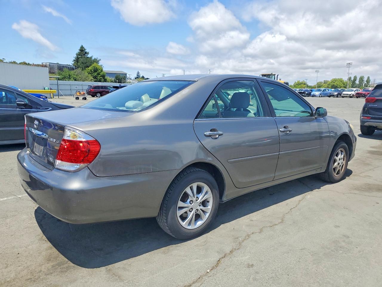Toyota Camry Le V6