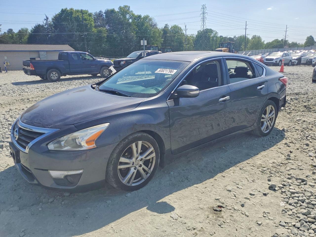 Salvage Nissan Altima Image