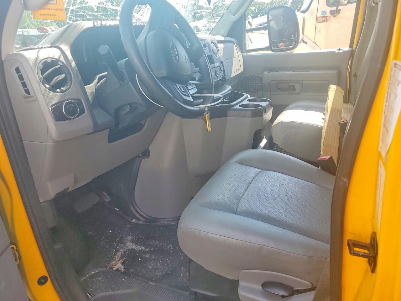 Ford Econoline E350 Super Duty Cutaway Van