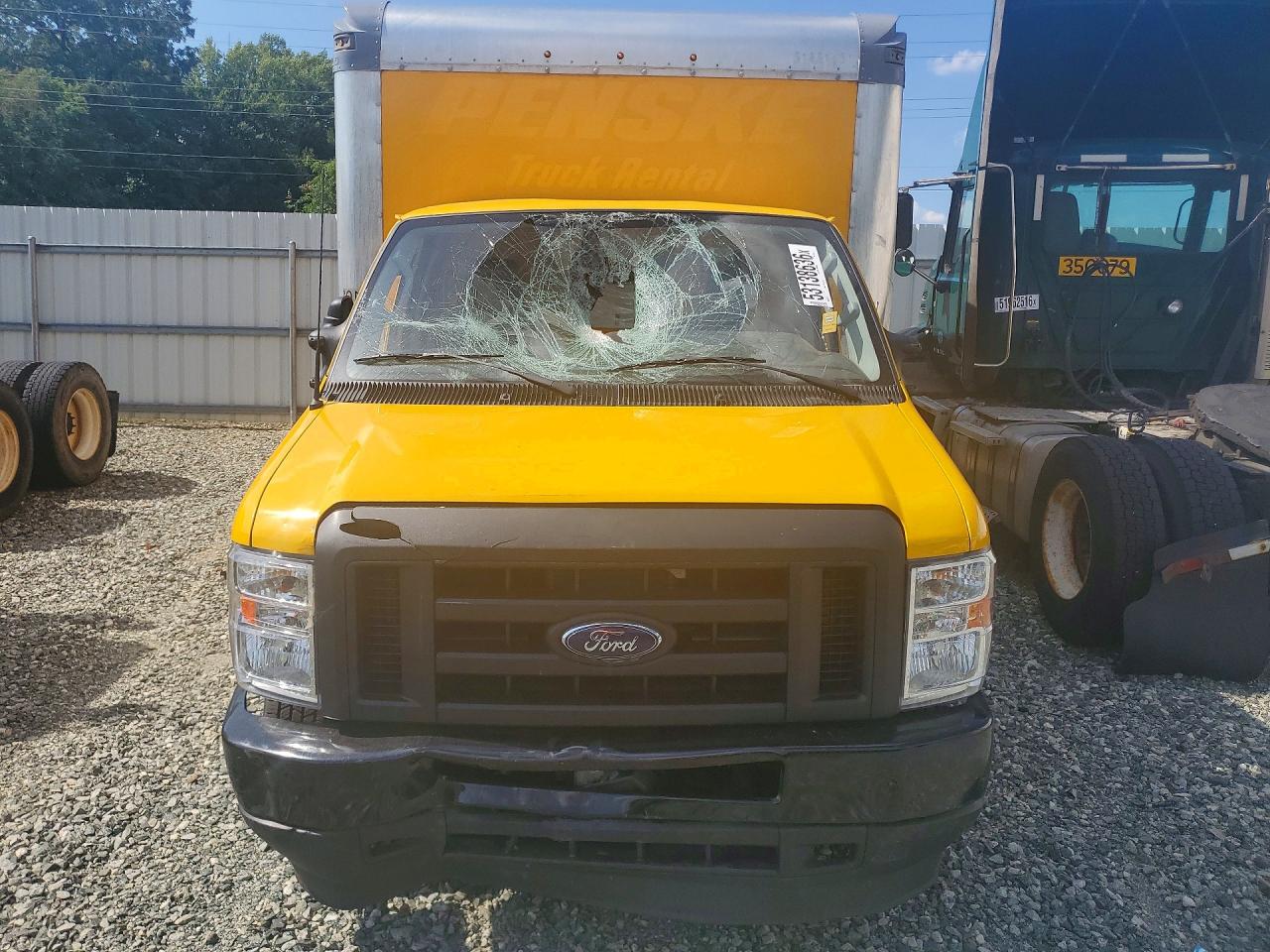 Ford Econoline E350 Super Duty Cutaway Van