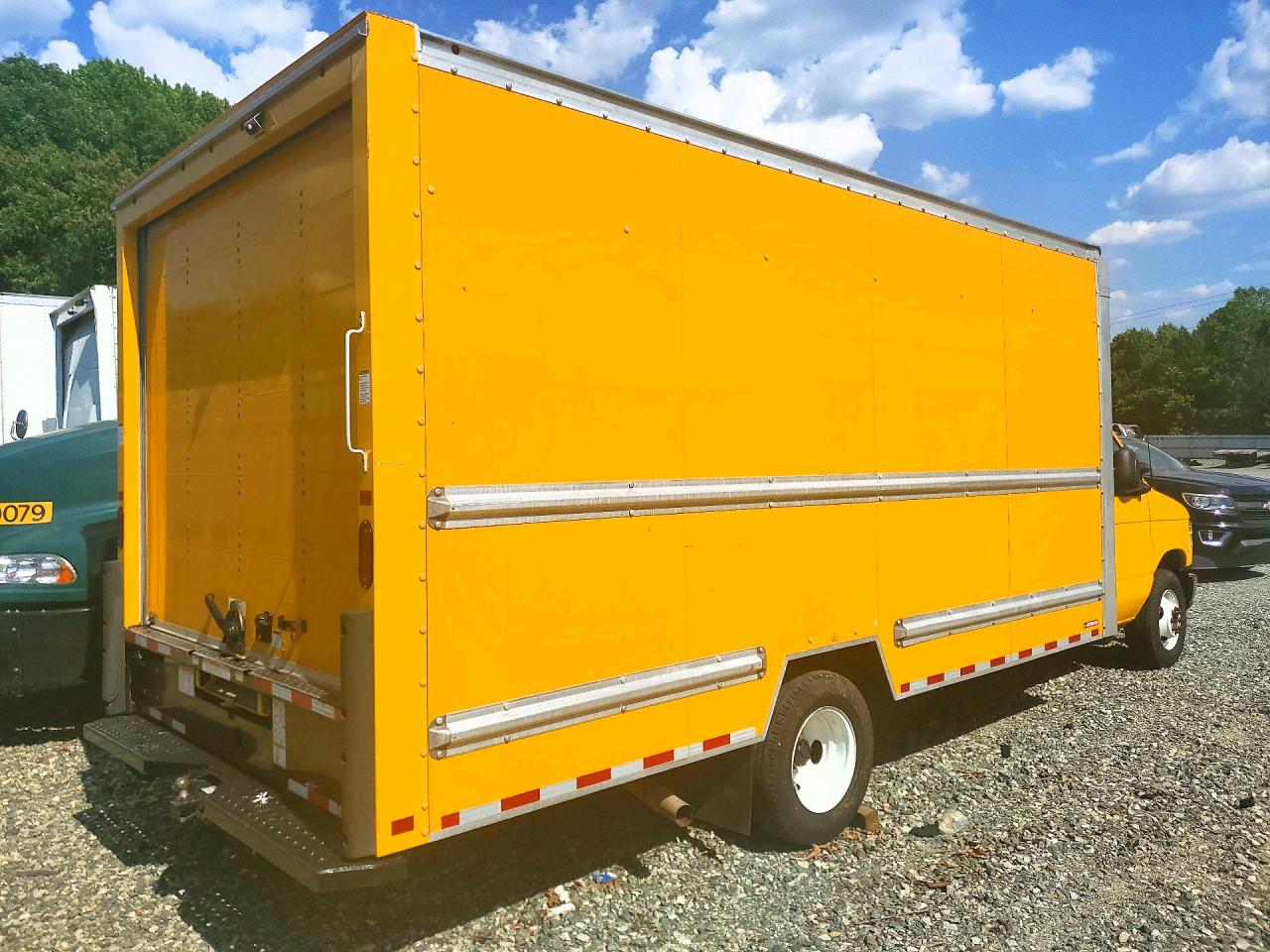 Ford Econoline E350 Super Duty Cutaway Van