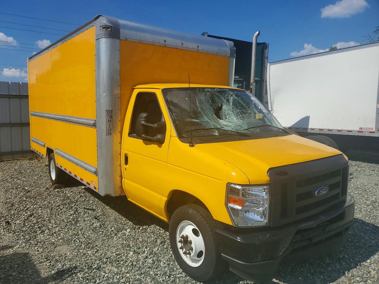 Ford Econoline E350 Super Duty Cutaway Van