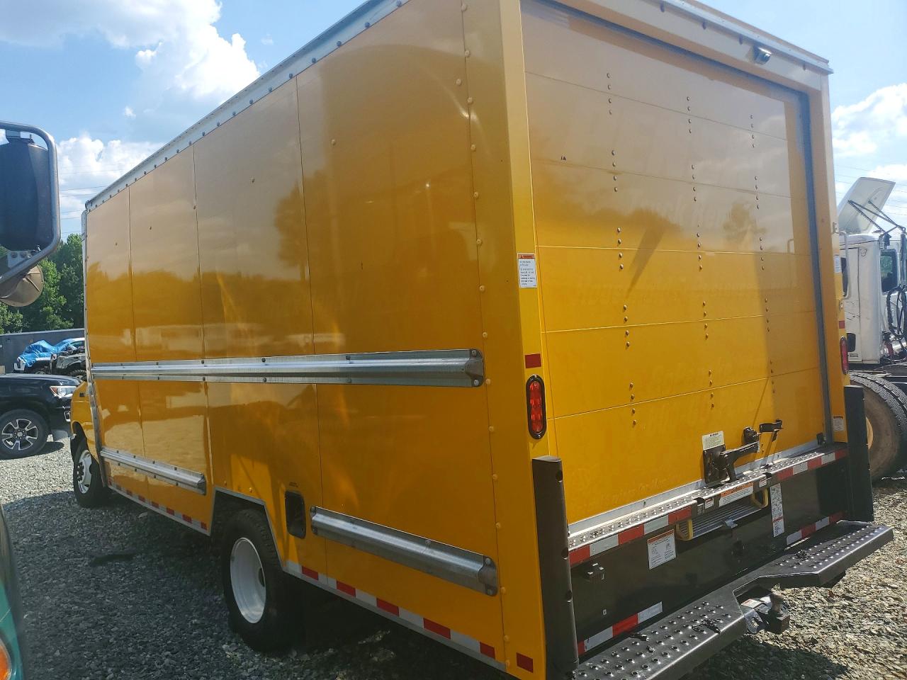 Ford Econoline E350 Super Duty Cutaway Van