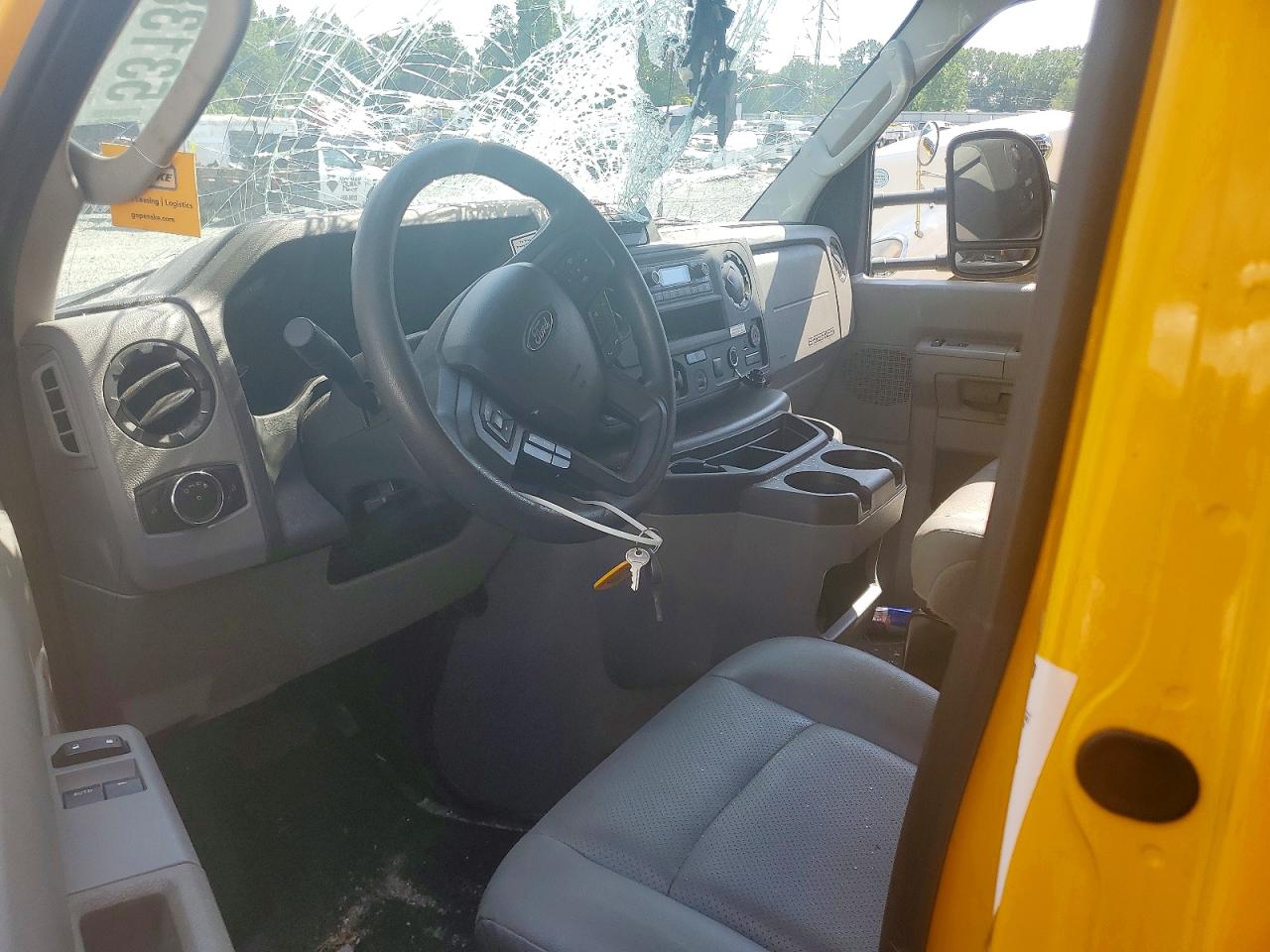 Ford Econoline E350 Super Duty Cutaway Van