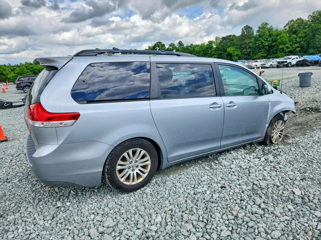 Toyota Sienna Xle 8-passenger