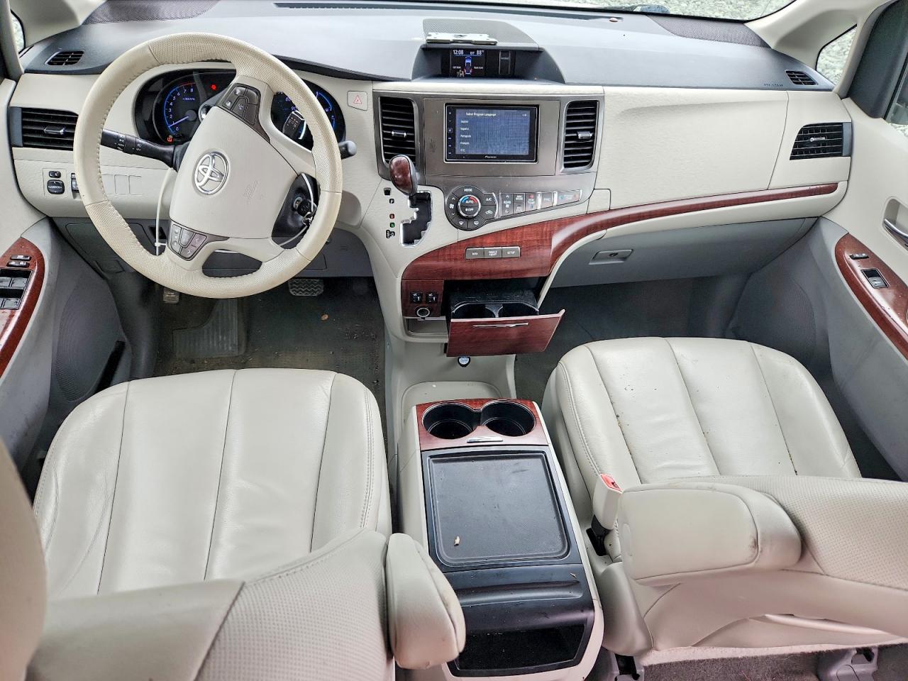 Toyota Sienna Xle 8-passenger