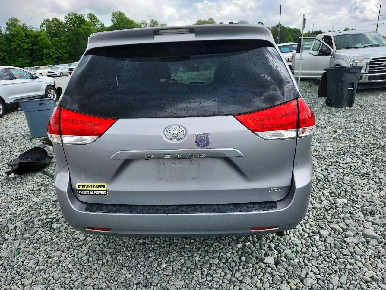Toyota Sienna Xle 8-passenger