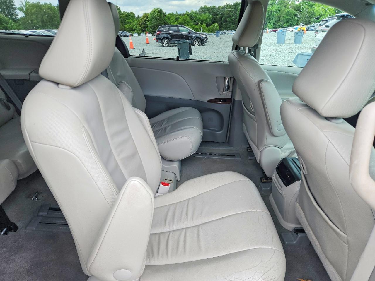 Toyota Sienna Xle 8-passenger