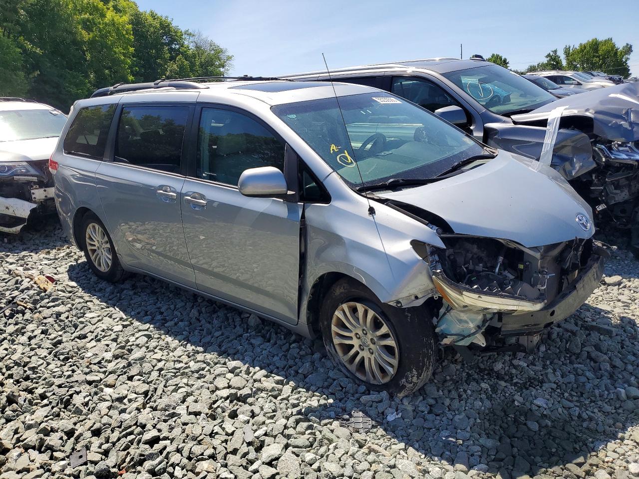 Toyota Sienna Xle 8-passenger
