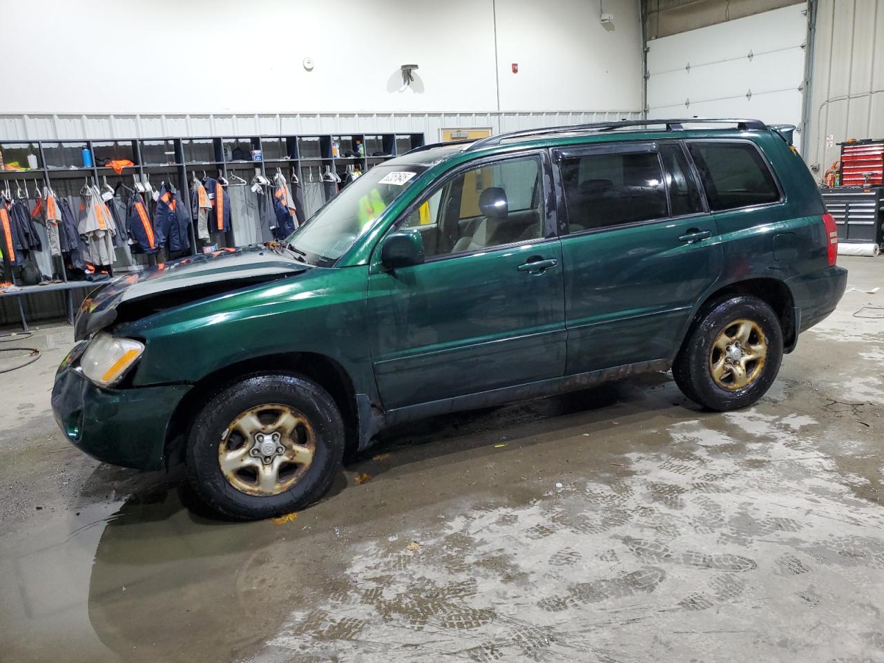 Salvage Toyota Highlander Image
