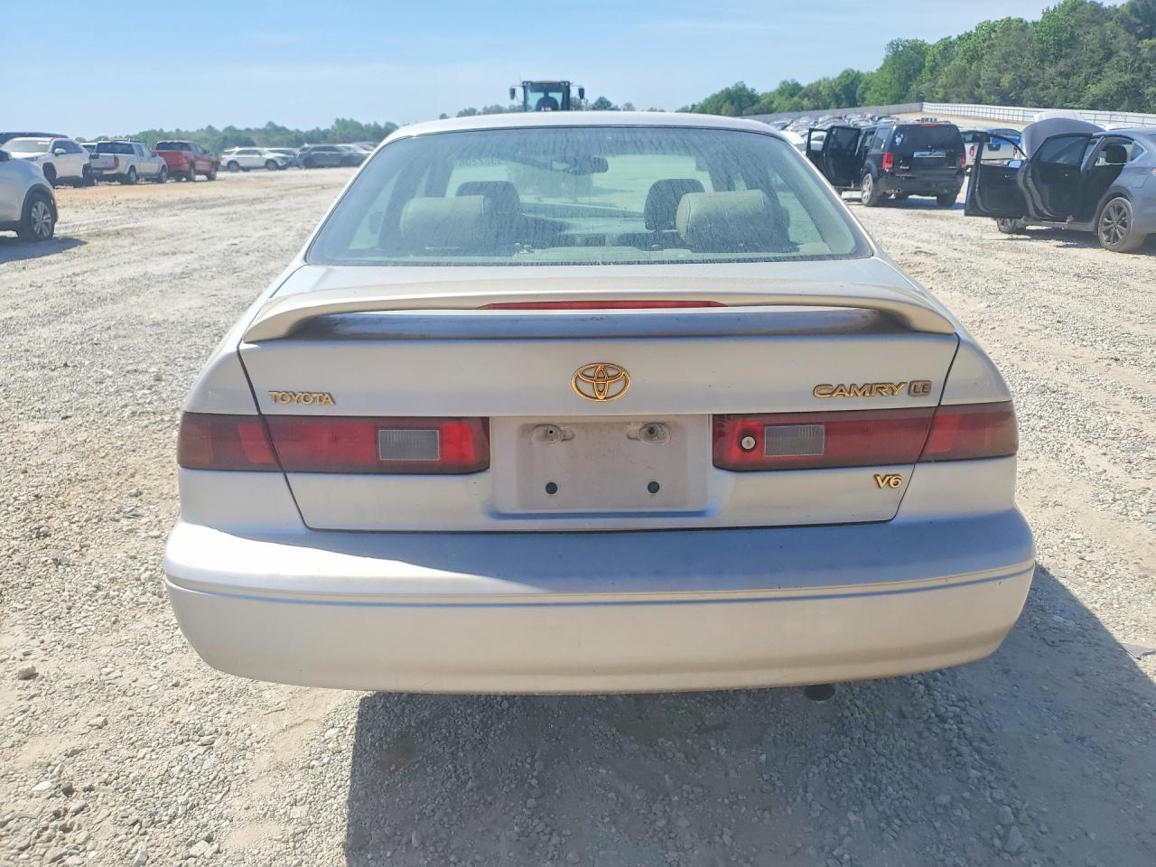 Toyota Camry Le V6