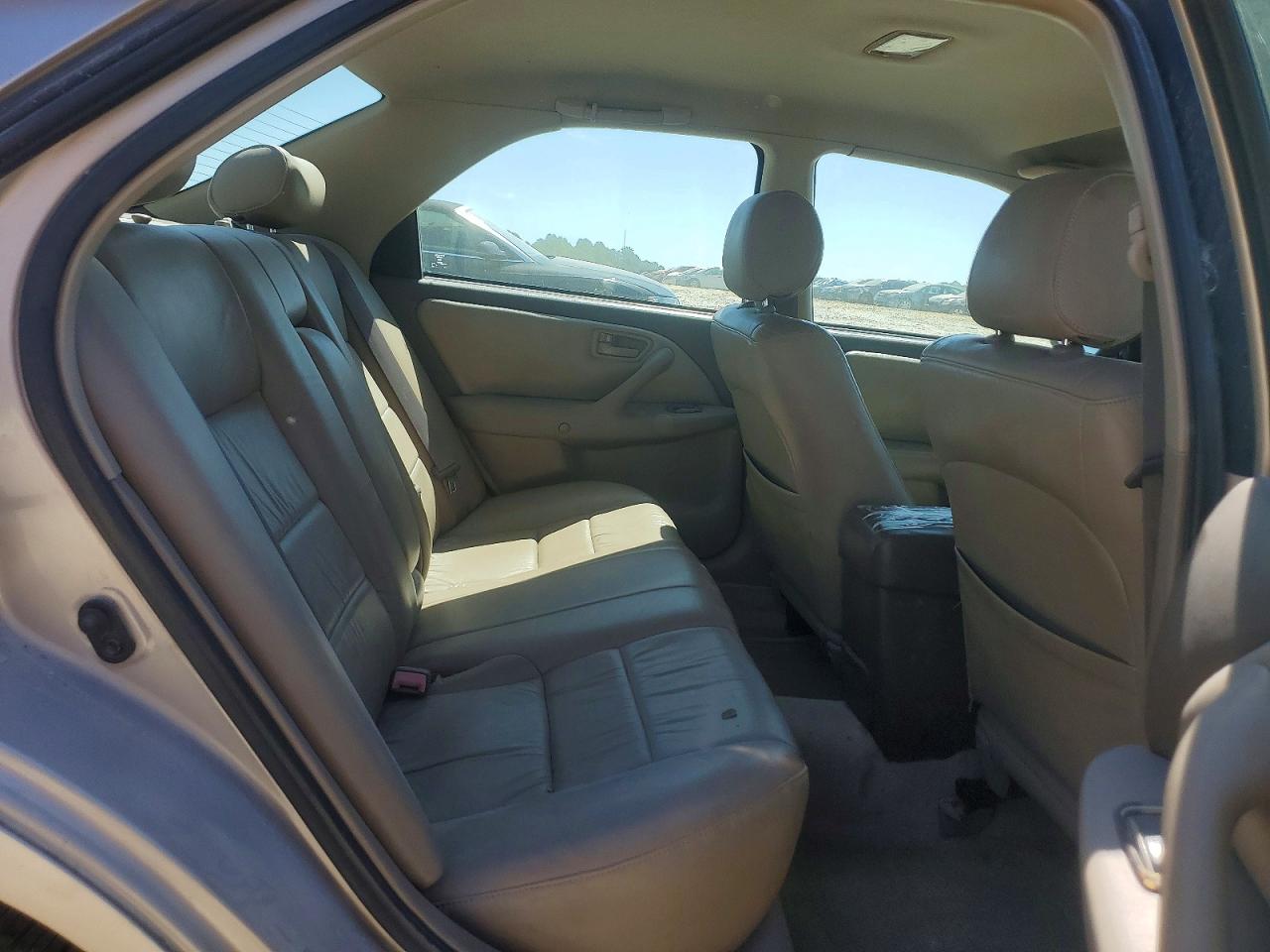 Toyota Camry Le V6