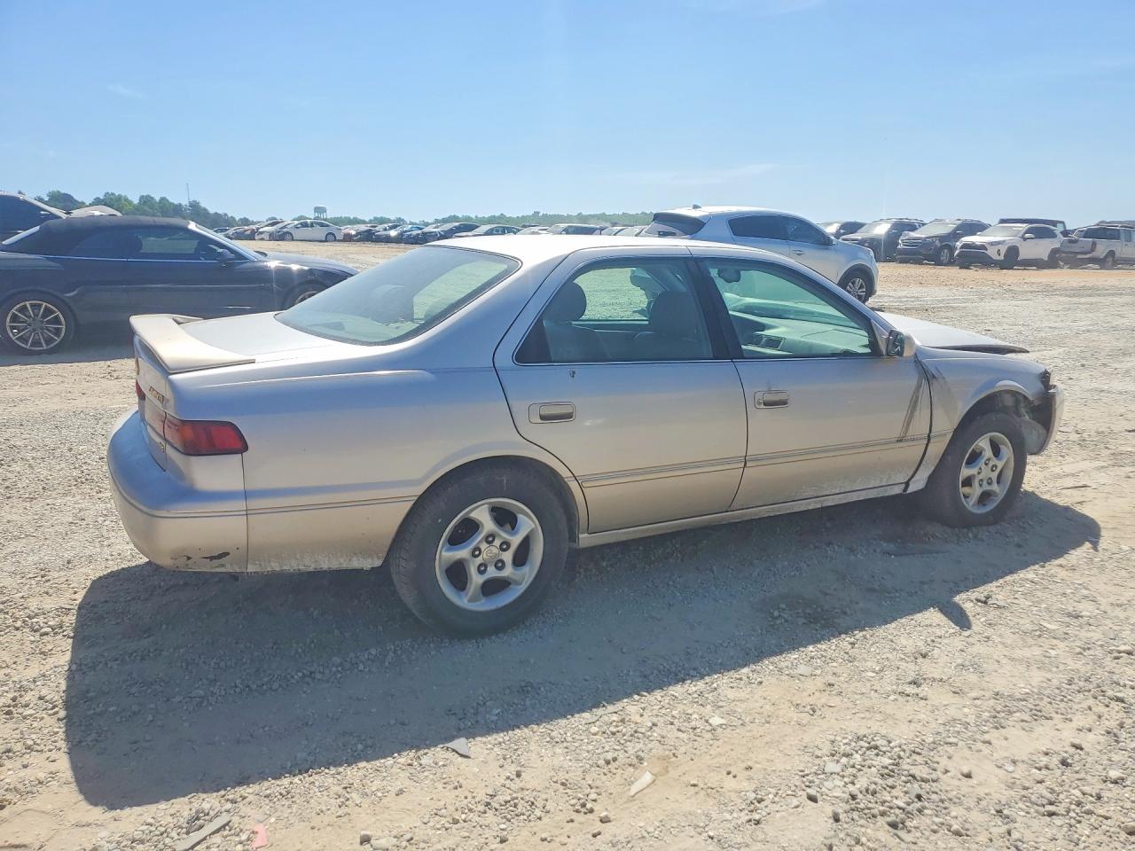 Toyota Camry Le V6