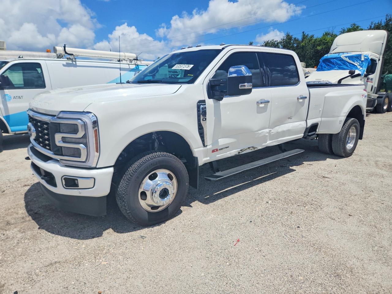 Salvage Ford F-350 Image