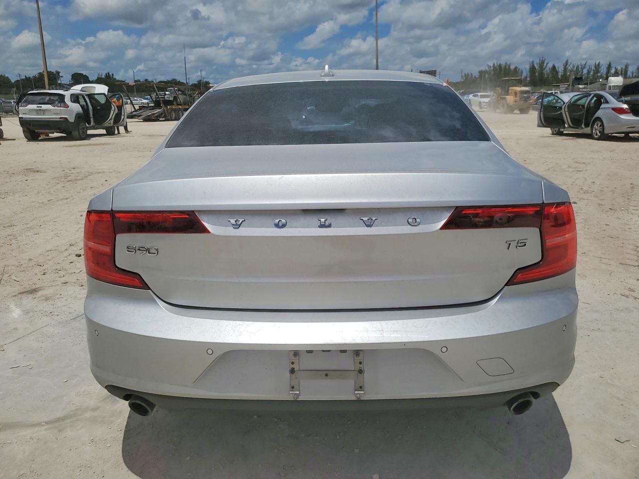 Volvo S90 T5 Momentum