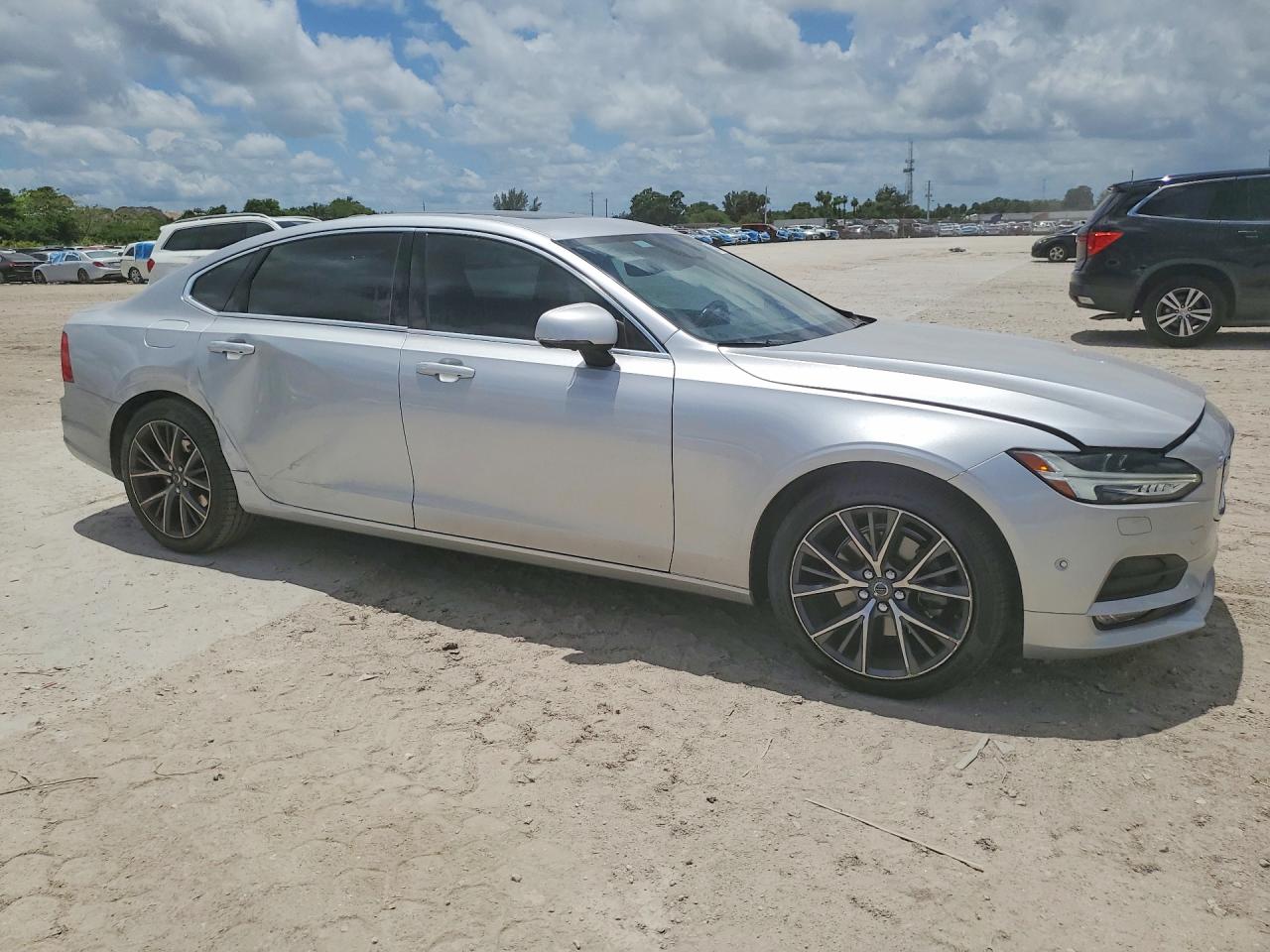 Volvo S90 T5 Momentum
