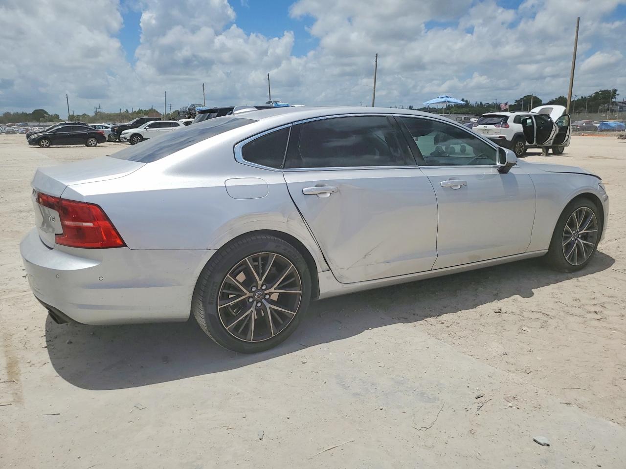 Volvo S90 T5 Momentum