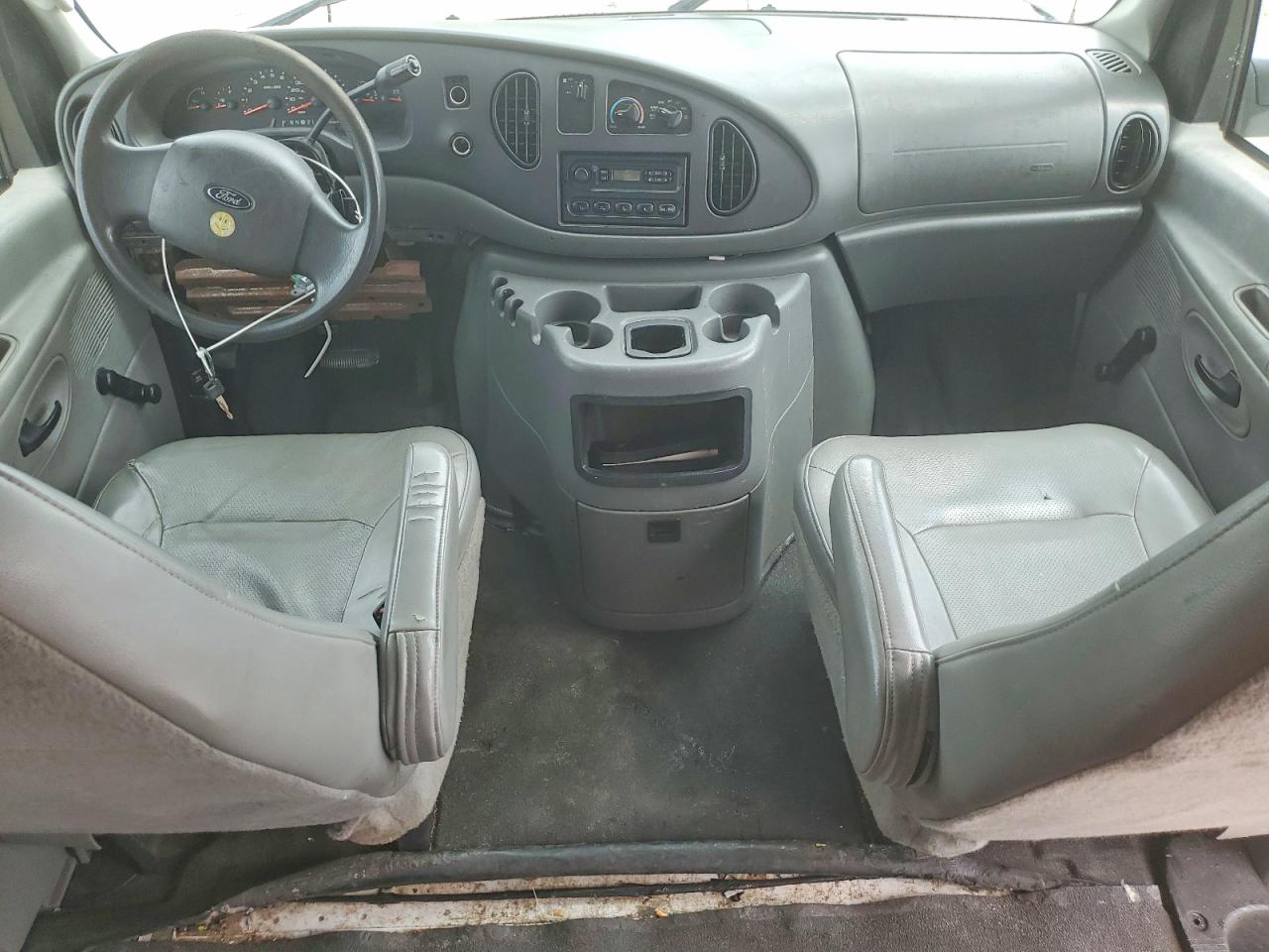 Ford Econoline E250 Van