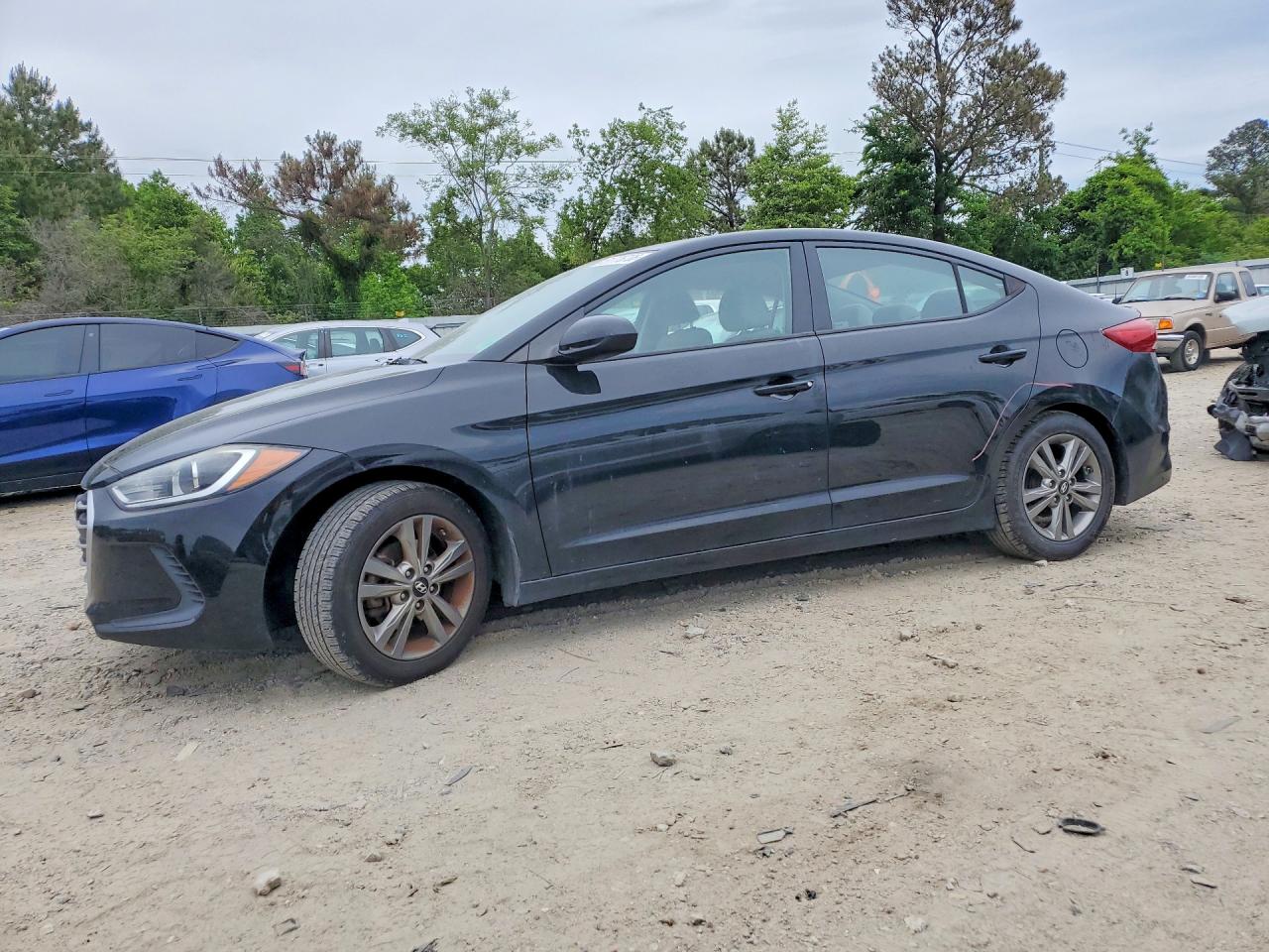 Salvage Hyundai ELANTRA Image