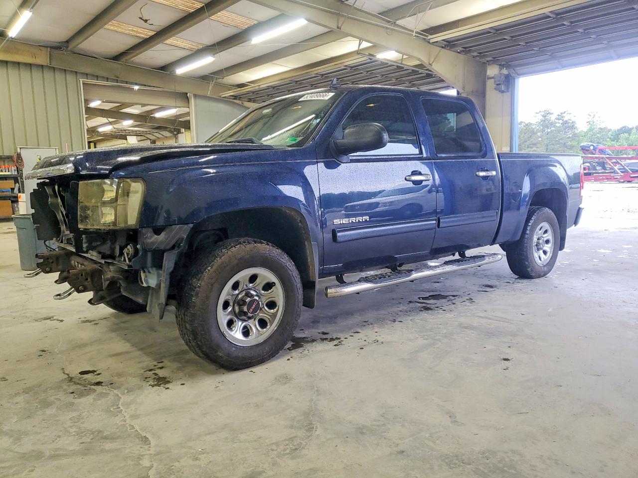 Salvage GMC Sierra Image