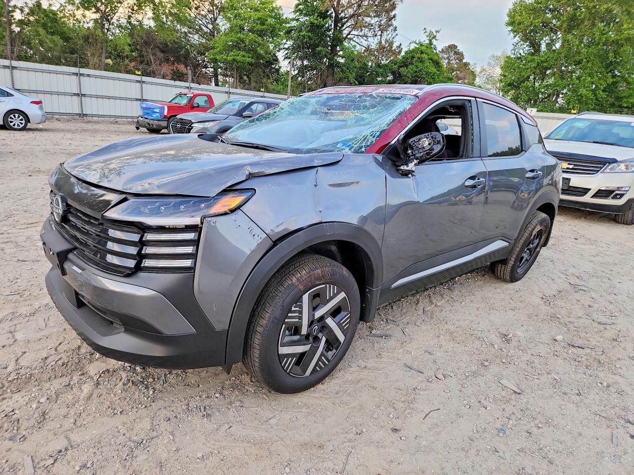 Salvage Nissan Kicks Image