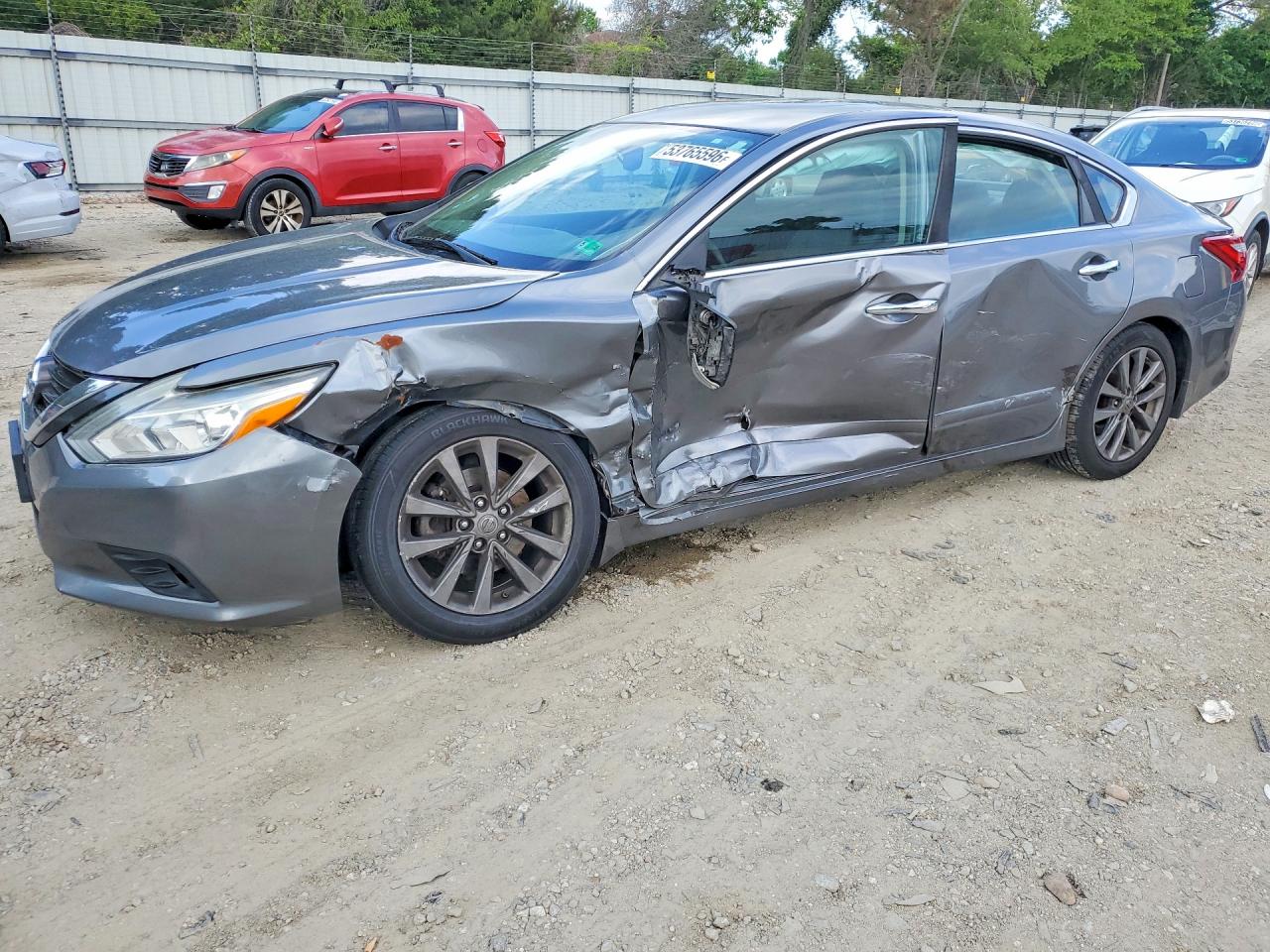 Salvage Nissan Altima Image