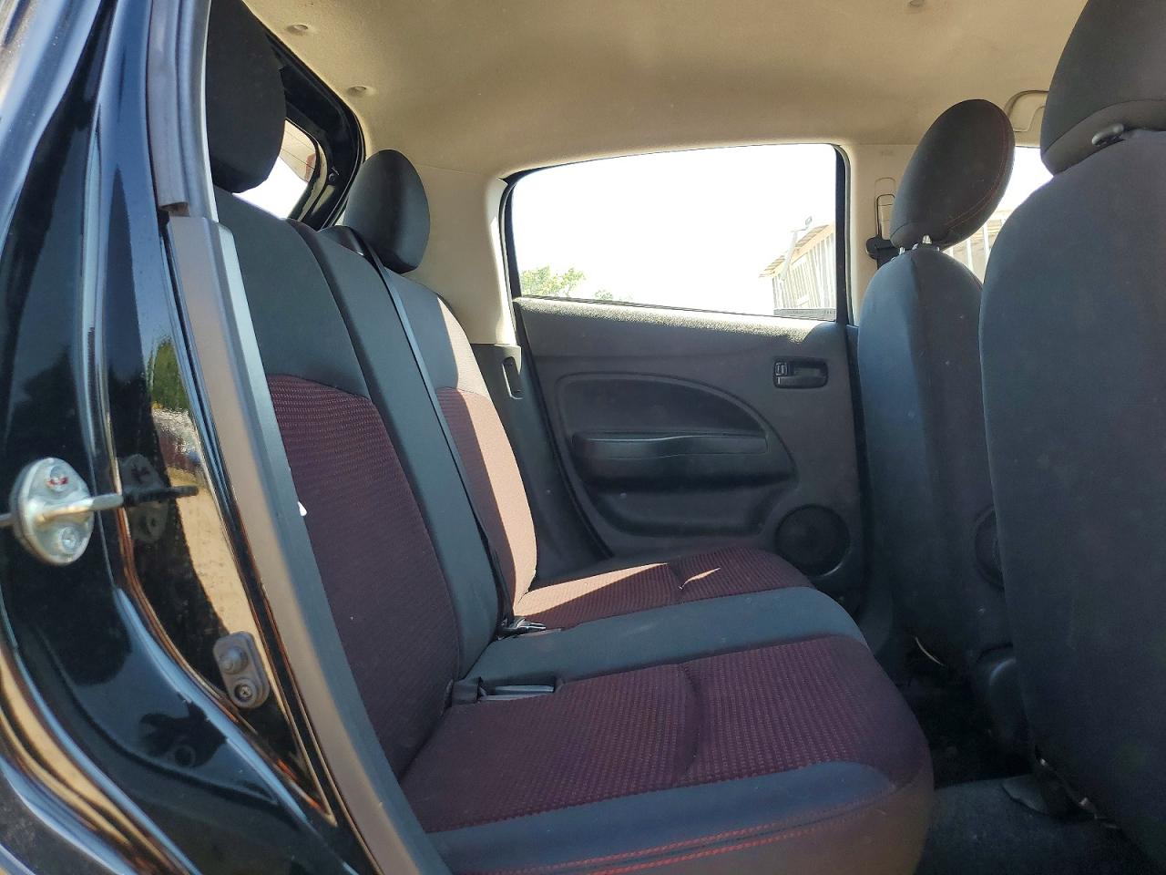 Mitsubishi Mirage Le