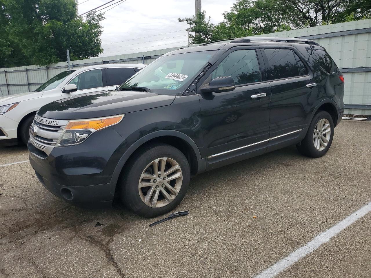 Salvage Ford Explorer Image