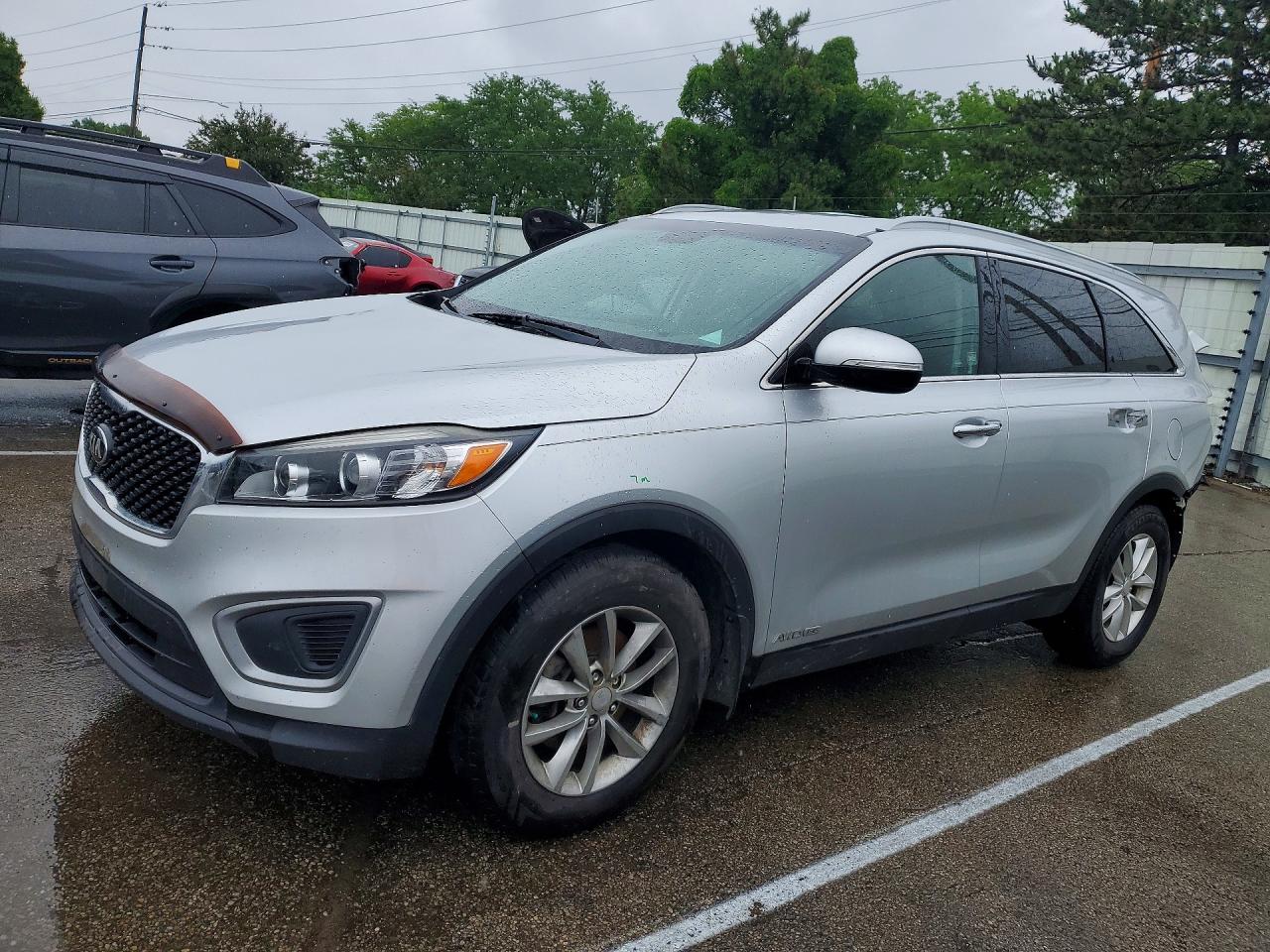 Salvage Kia Sorento Image