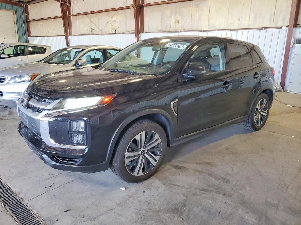 Salvage Mitsubishi Outlander Image