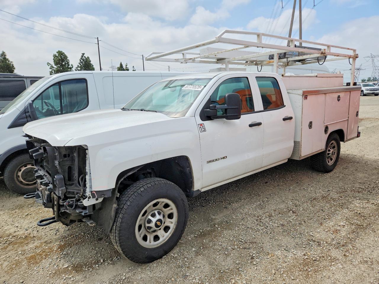 Salvage Chevrolet Silverado Image