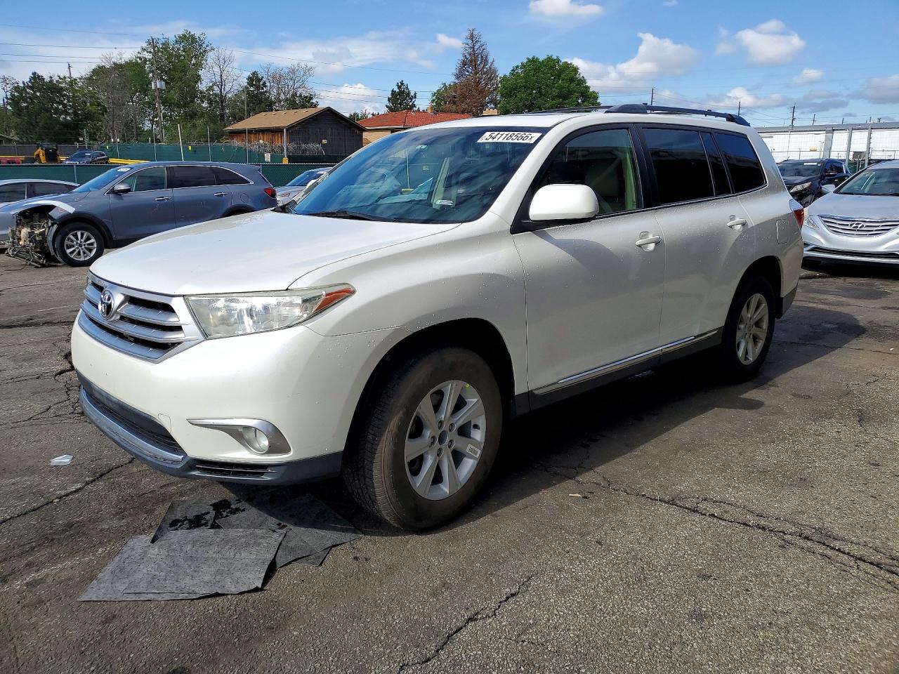 Salvage Toyota Highlander Image