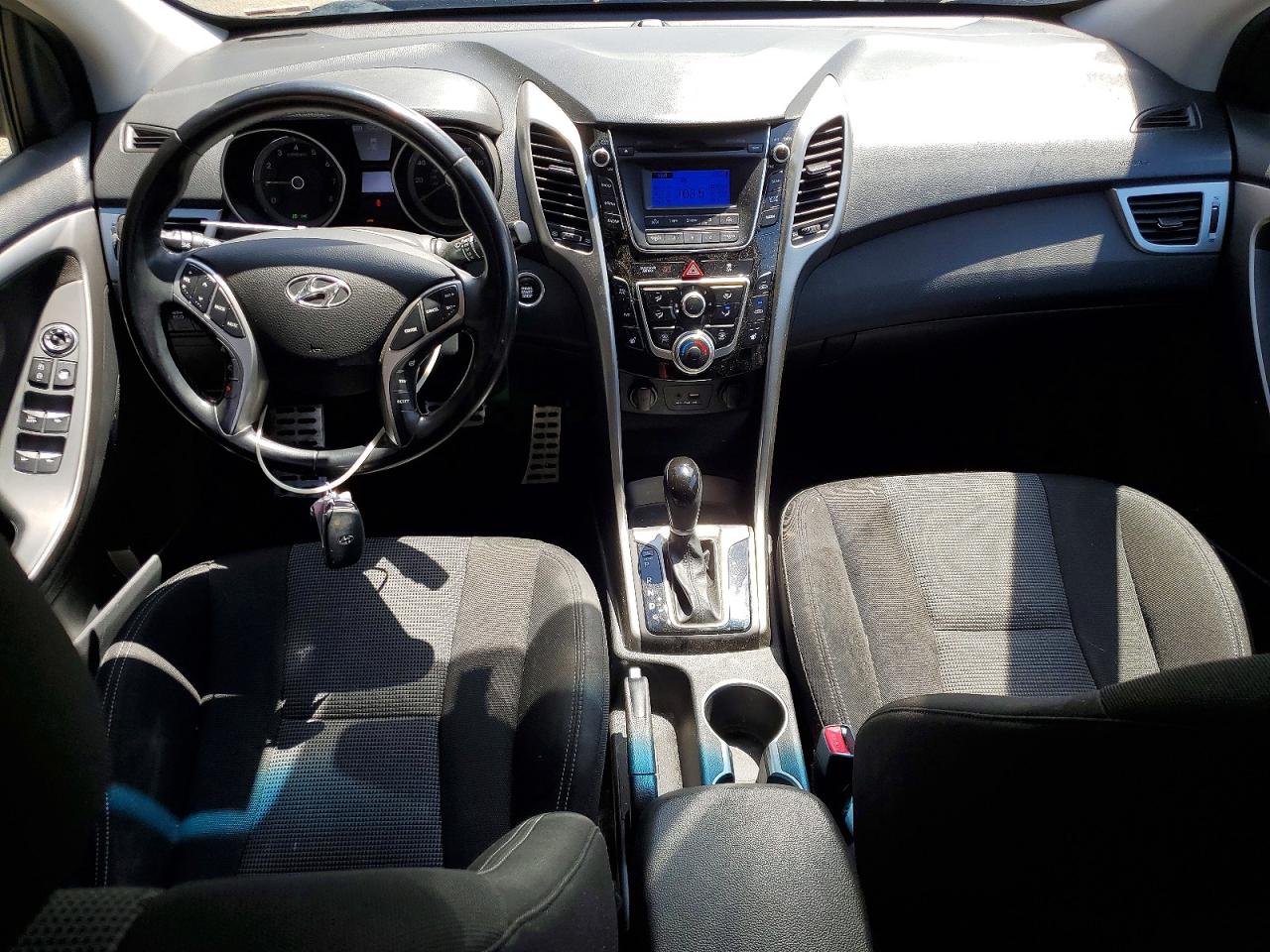 Hyundai ELANTRA Base