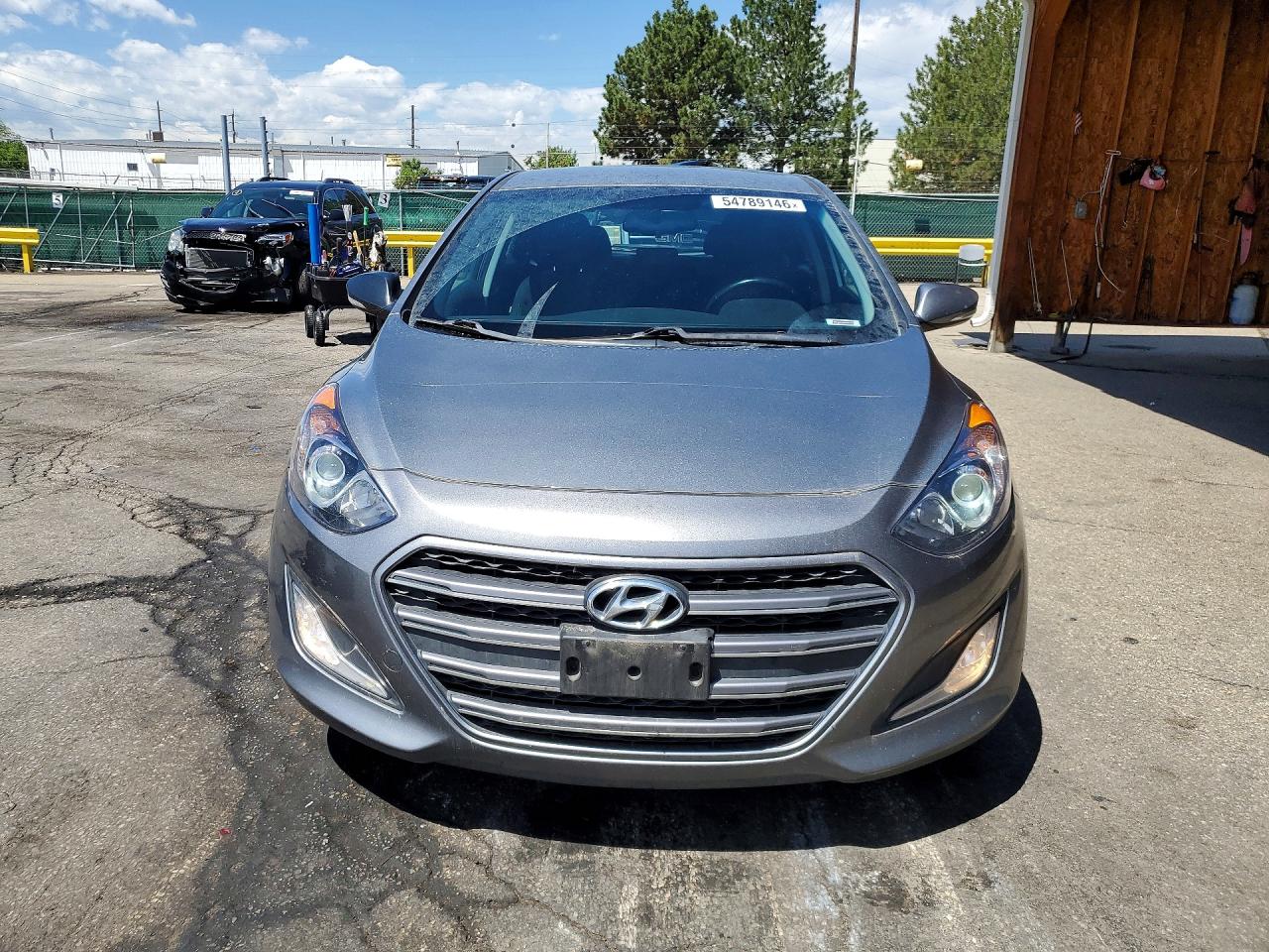 Hyundai ELANTRA Base