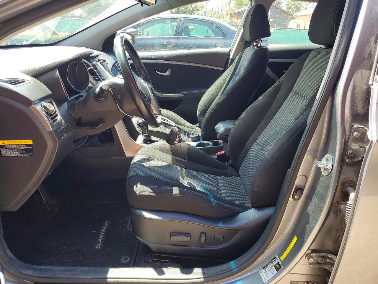 Hyundai ELANTRA Base