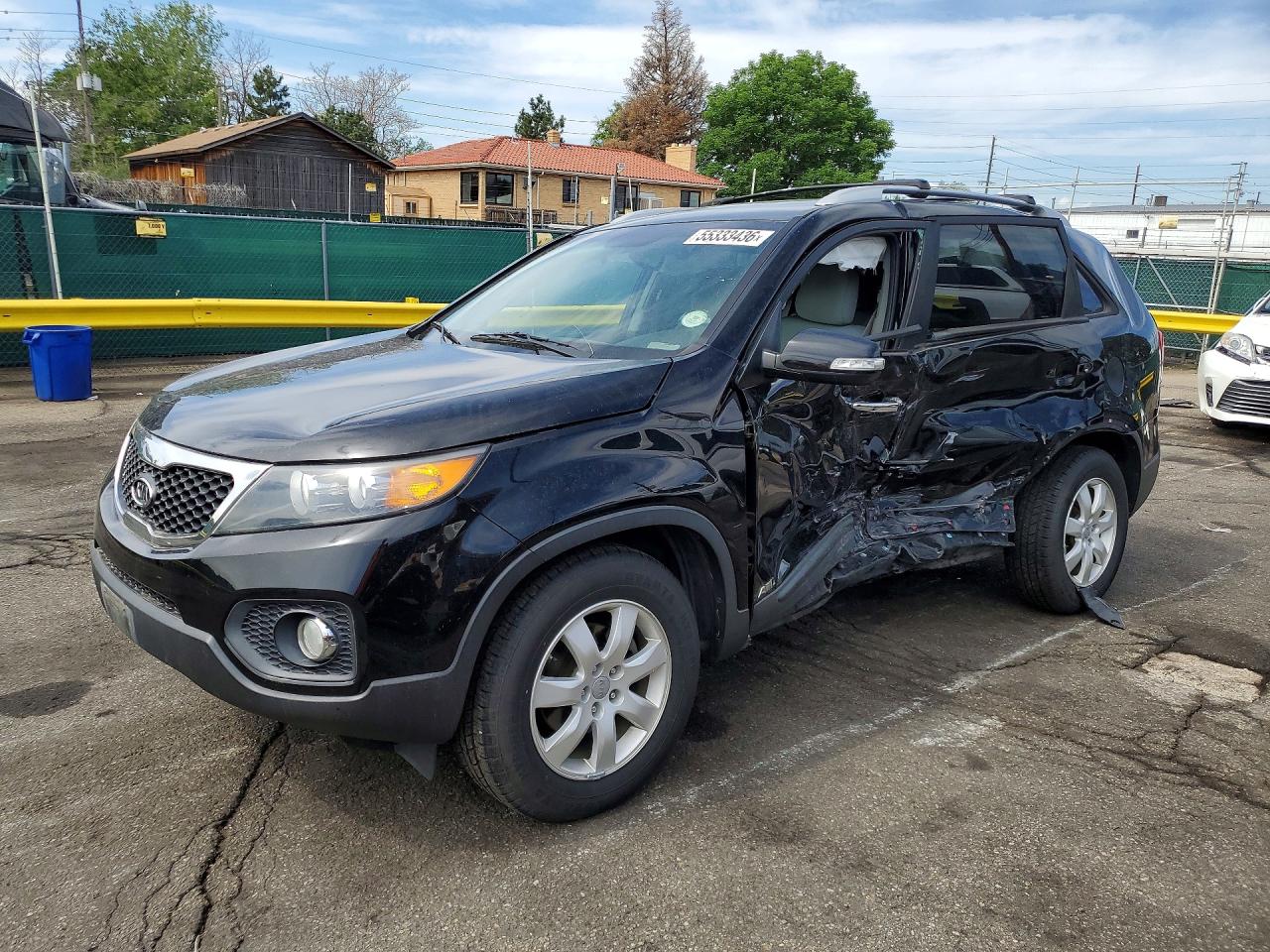 Salvage Kia Sorento Image