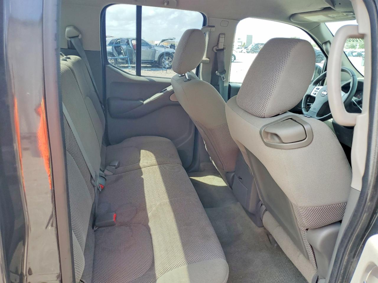 Nissan Frontier Sv