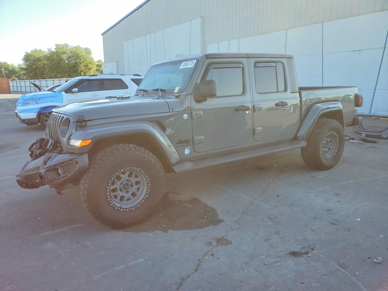 Salvage Jeep Gladiator Image