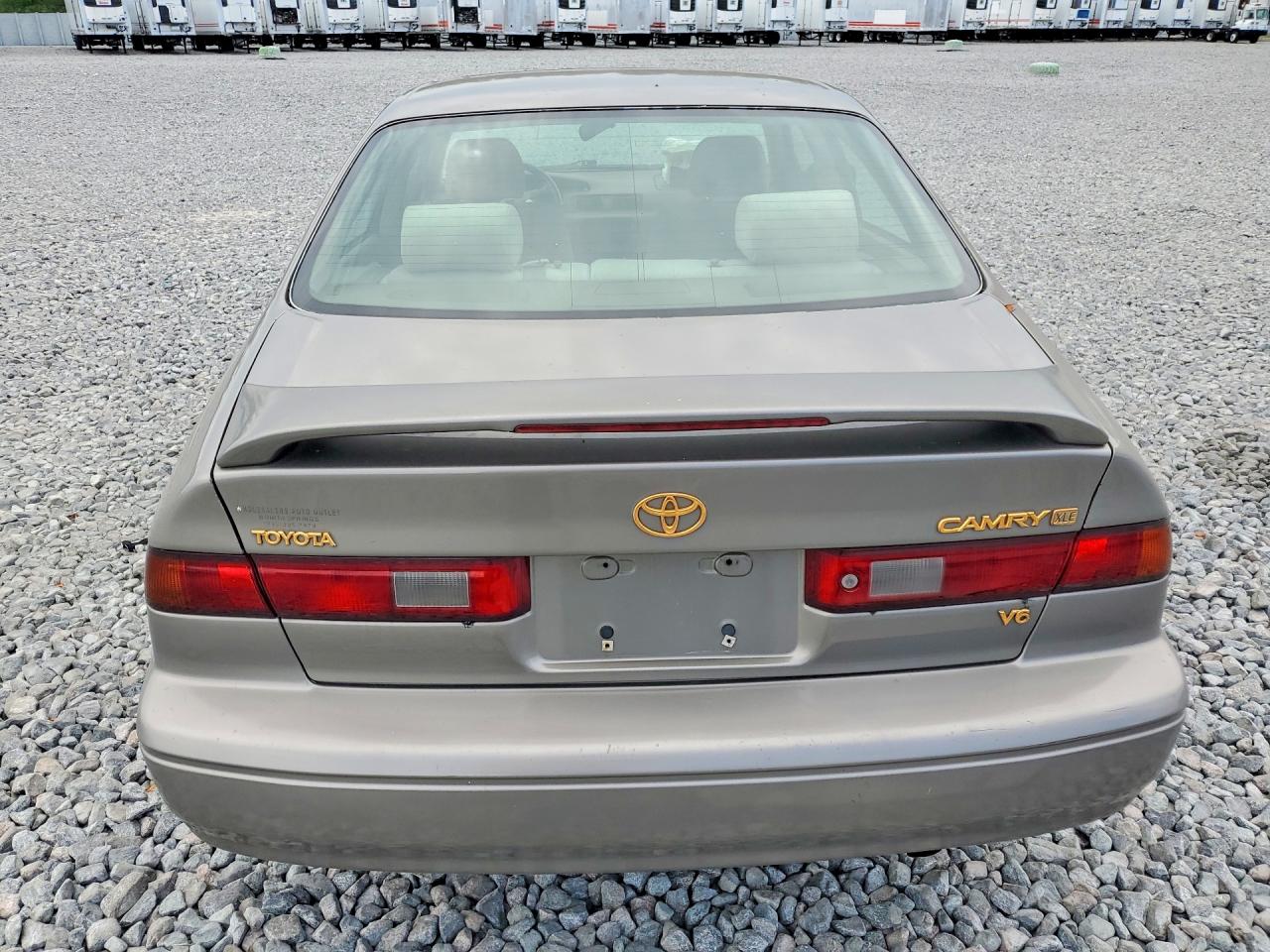 Toyota Camry Xle V6