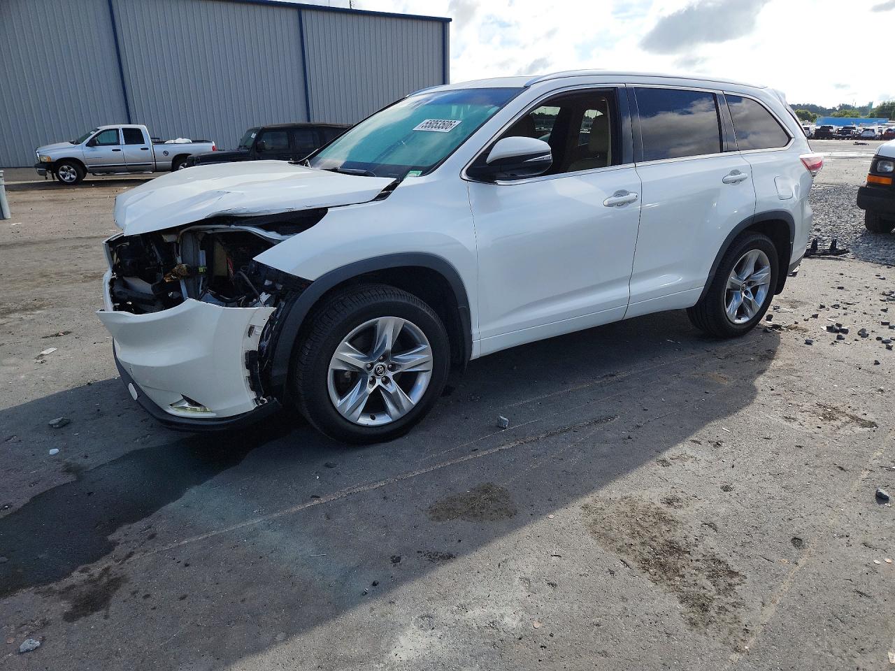 Salvage Toyota Highlander Image
