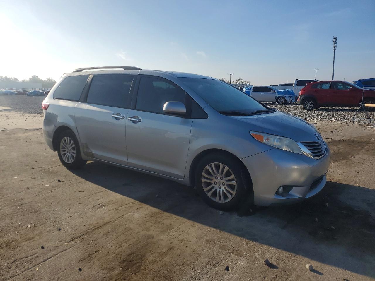 Toyota Sienna Xle 8-passenger