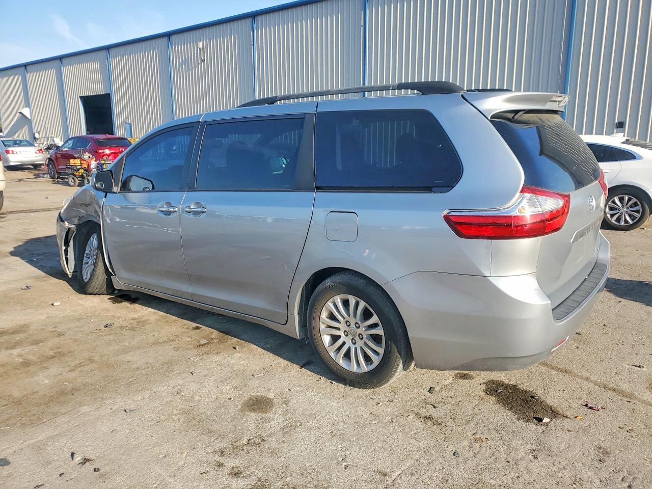 Toyota Sienna Xle 8-passenger