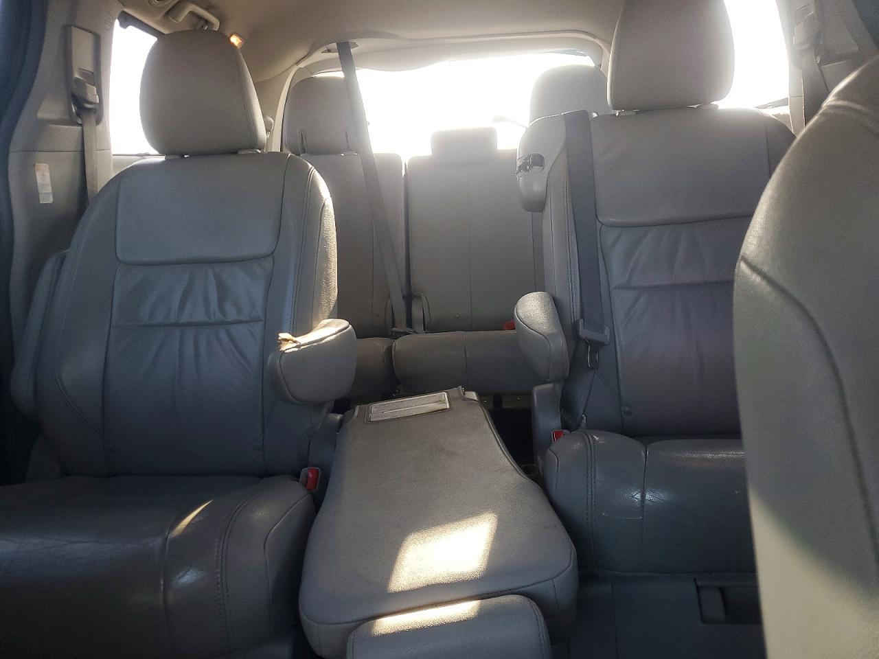 Toyota Sienna Xle 8-passenger