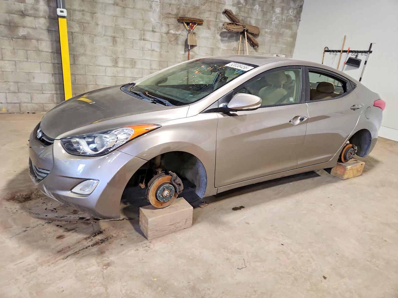 Salvage Hyundai ELANTRA Image